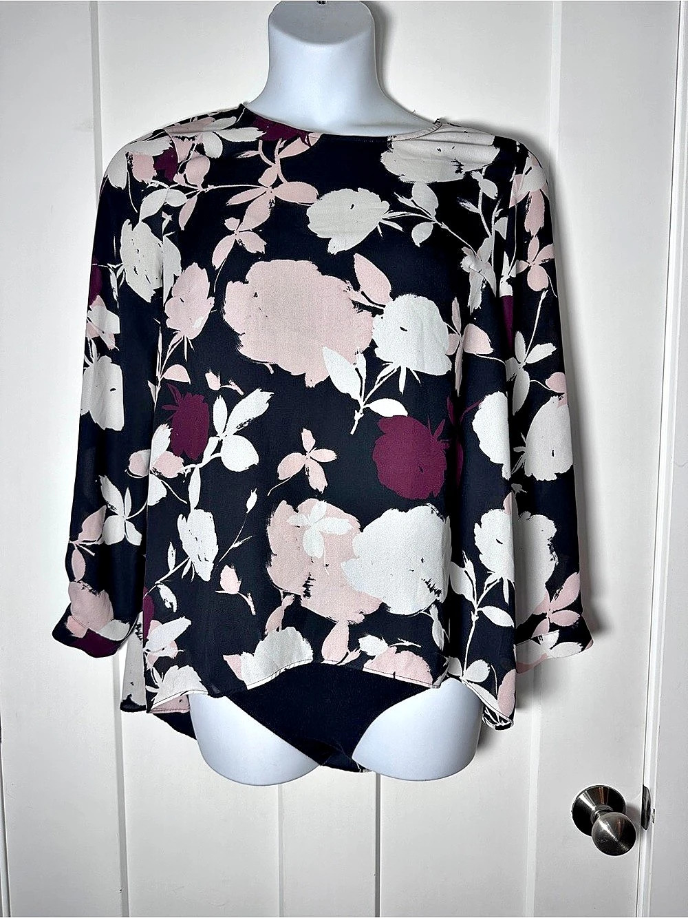 Vince Camuto Floral Blouse in Black & Pink Size Medium Like New